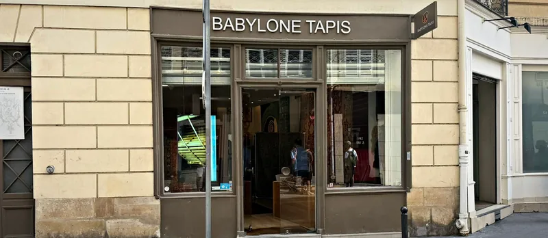 La devanture de la boutique, 51 rue de Babylone, Paris 7e.
