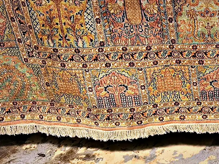 Détail d’un tapis persan à décor de jardin.
