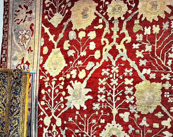 Détail du velours d’un grand tapis Ziegler.